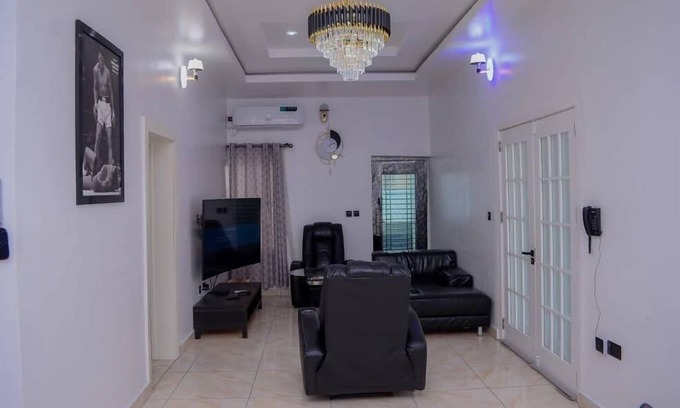Surulere Apartment | Bamgbose Apartments - Sleeps 2 - Balcony - Parking