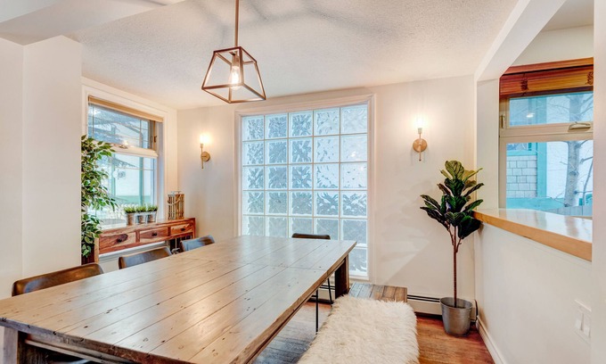 Banff House | Banff Mtn Home - Real Rockies Experience