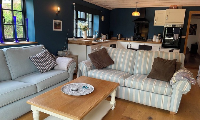 Great Wolford Apartment | Bank Cottage Studio - Luxury Haven for Two in the Stunning Cotswolds