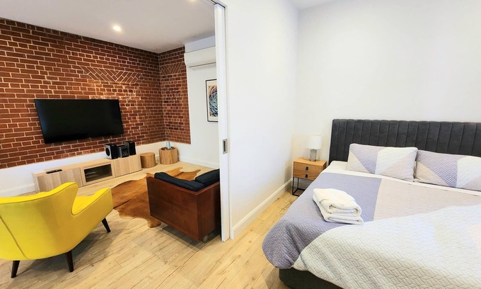 Semaphore Apartment | Bank Teller 1 Bedroom ApartmentnClose to Semaphore beach