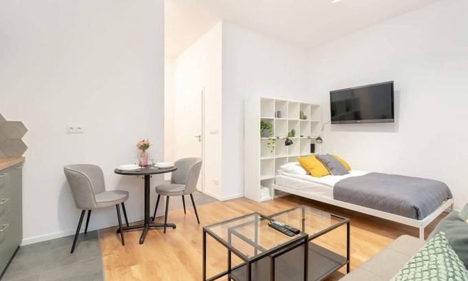 Jezyce Apartment | Barańczaka 3J | Bright Studio | Parking