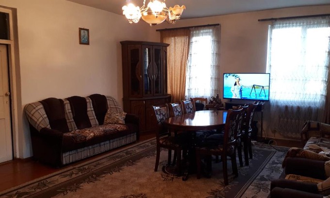 Artsvanik House | BARDZRAVAN HYURATUN