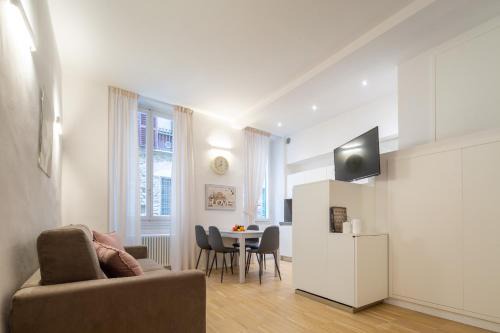 Duomo Apartment | Bargello Modern by Mmega