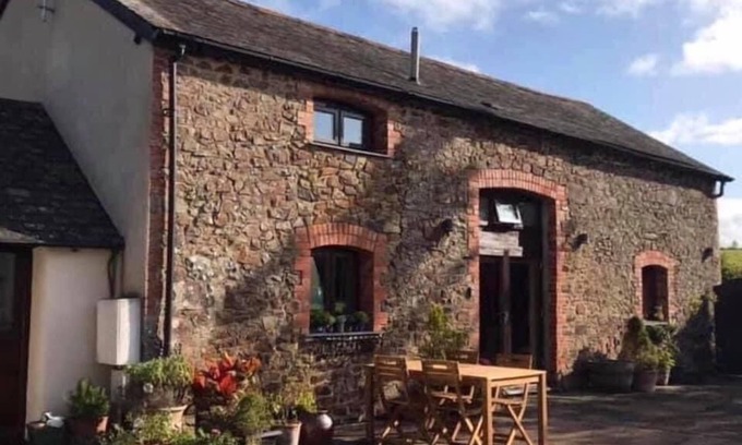 Broadwoodkelly House | Barn on a Farm in the Heart of Rural Devon