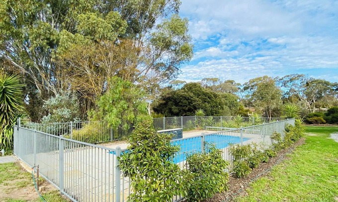 Nuriootpa Villa | Barossa Getaway GabbyHouse with Vineyard