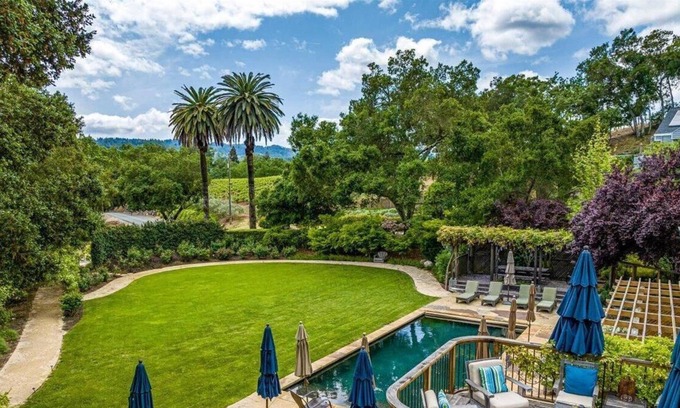 Healdsburg House | Barrel House--Located in the Heart of Dry Creek Valley!