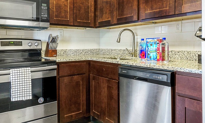 Fort Wayne Apartment | Barsala l 1BD, Professionally managed and cleaned with stylish kitchen