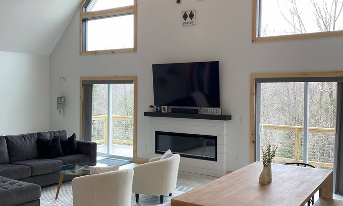 Killington House | Base Camp Retreat at Killington - Trail Access, Fire Pit, Hot Tub, & Arcades