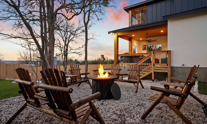 Marble Falls House | *Basketball,Pickleball, hot tub & space vibes. Aliens await!