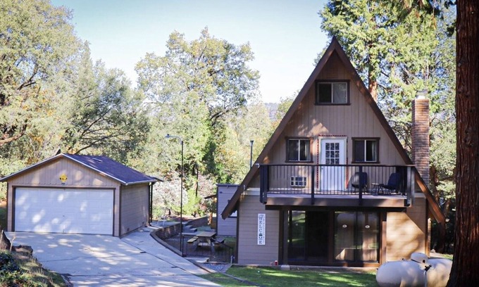 Wishon Cabin | Bass Lake Cabin. Knotty Pines Lodge