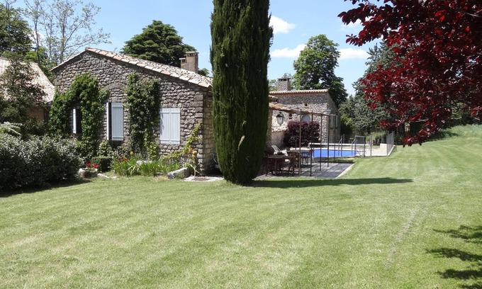 Saignon House | Bastide in the heart of the luberon park Saignon village, rated 4 stars
