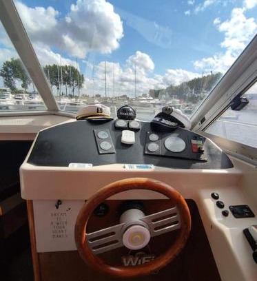 Ouistreham Boat Rental | bateau au port