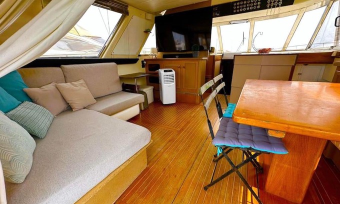 Cap d'Agde Boat Rental | bateau moteur tout confort