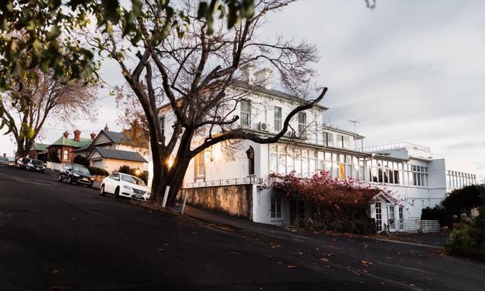 Battery Point Hotel | Battery Point Manor