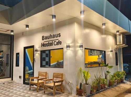 Don Sak Hostel | Bauhaus Hostel Cafe