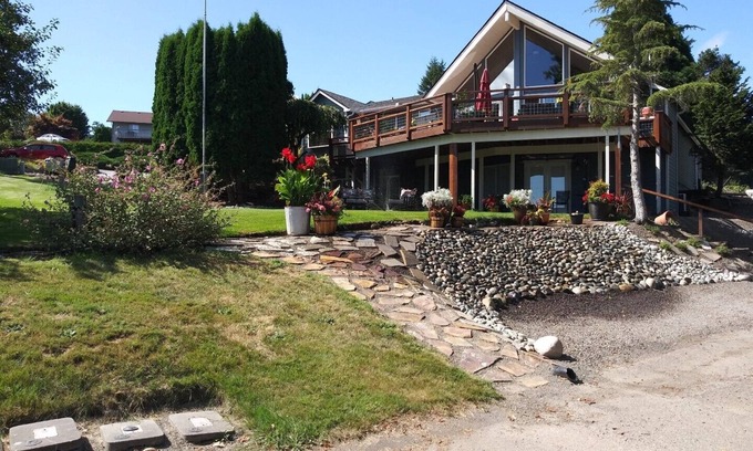 Poulsbo House | Bay and Mountain view Getaway