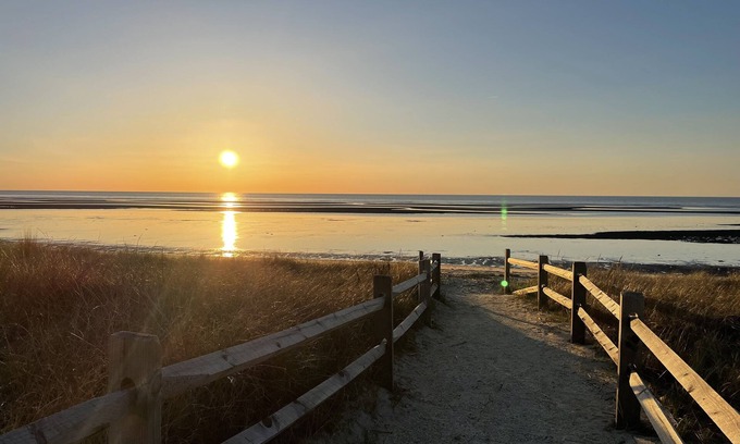 Villas Cottage | Bay Cottage - A cozy home just a 1 minute walk to the beach.nPet Friendly.