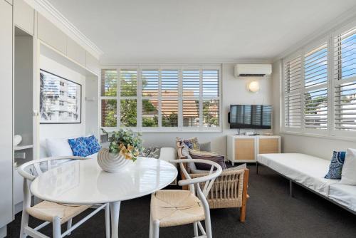 Neutral Bay Apartment | Bay Court Ii -spacious Studio Next To Hayes Beach