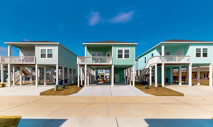 Rockport House | Bay-Facing Coastal Modern Cottage-Outdoor Hangout w/pool-Access to Rockport