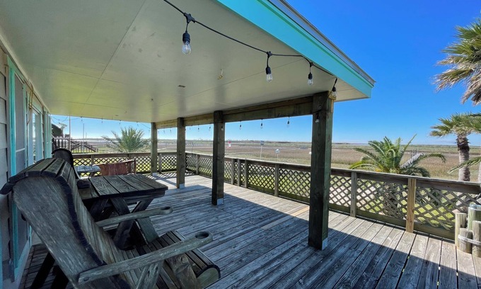 Cedar Lane House | Bay House- Excellent Fishing House With Large Lighted Pier At The Caney Creek "Y