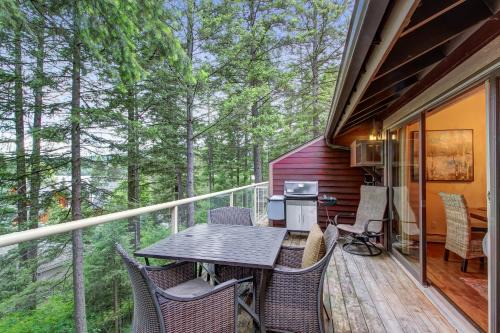 Whitefish Apartment | Bay Point Hillside 16B