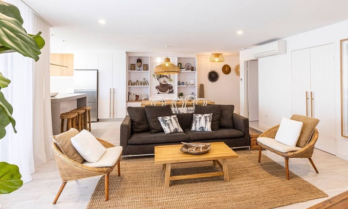 Byron Bay Apartment | Bay Royal Apartment 2 - Opposite Main Beach & Heated Pool!