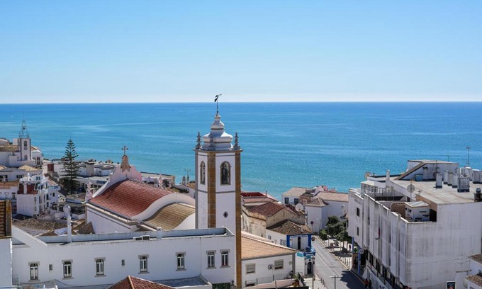 Albufeira Old Town Apartment | Bay View Modern Apartment