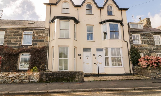 Criccieth Cottage | BAY VIEW, pet friendly, character holiday cottage in Criccieth