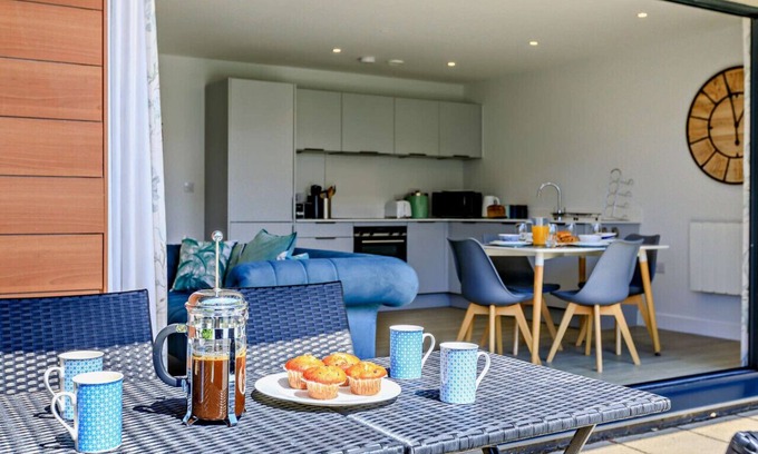 Mortehoe Apartment | Bay Waves - C4 - Two Bedroom Apartment, Sleeps 4
