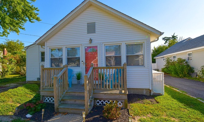 Villas House | BayDreamer ~Pool~Pet-Friendly~1.5 Blks from Bay