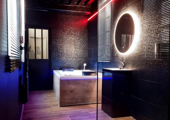 Bayeux Villa | Bayeuzen Le Jardin - Nuit Romantique et Spa Privatif Bayeux