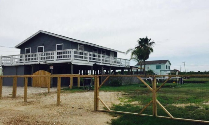 Hitchcock House | Bayhouse on the water!