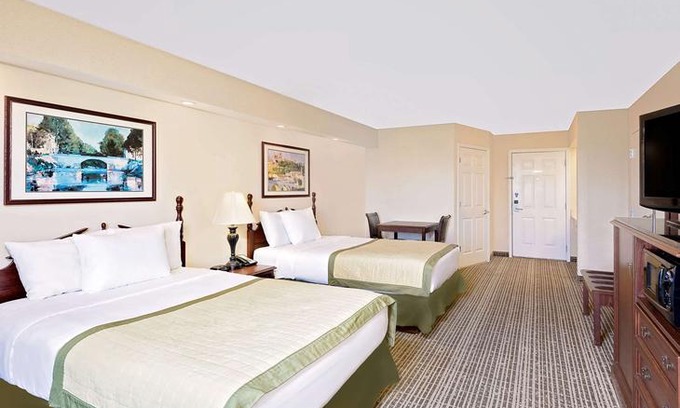 Georgetown Hotel | Baymont by Wyndham Georgetown Near Georgetown Marina