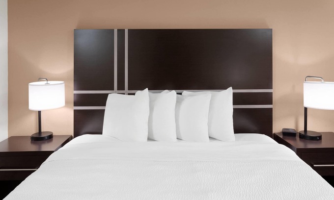 Ashwaubenon Hotel | Baymont by Wyndham Green Bay