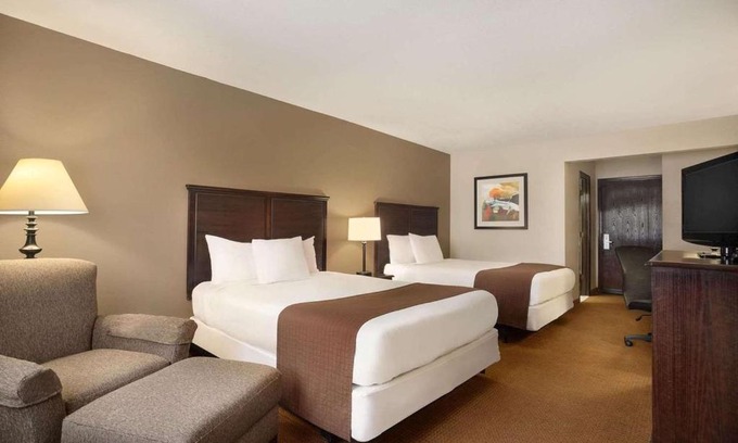 Shawnee Heights Hotel | Baymont by Wyndham Kansas City
