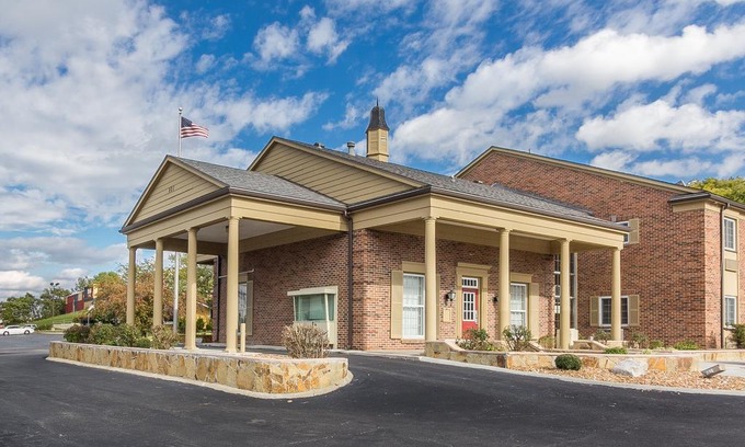 Shawnee Heights Hotel | Baymont by Wyndham Kansas City KU Medical Center