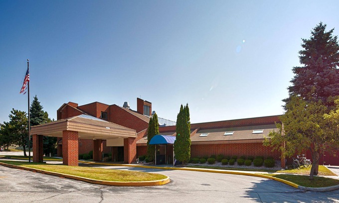 Manitowoc Hotel | Baymont by Wyndham Manitowoc Lakefront