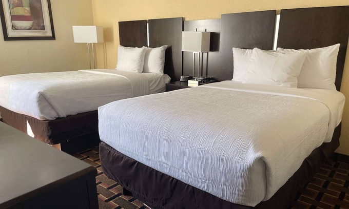 Dunmore Hotel | Baymont by Wyndham Scranton Dunmore