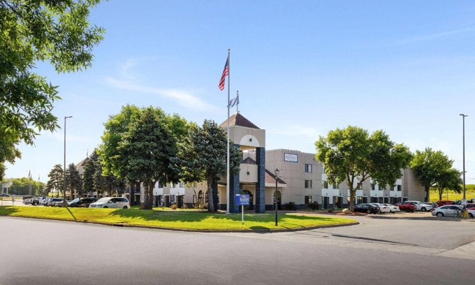 Shakopee Hotel | Baymont by Wyndham Shakopee