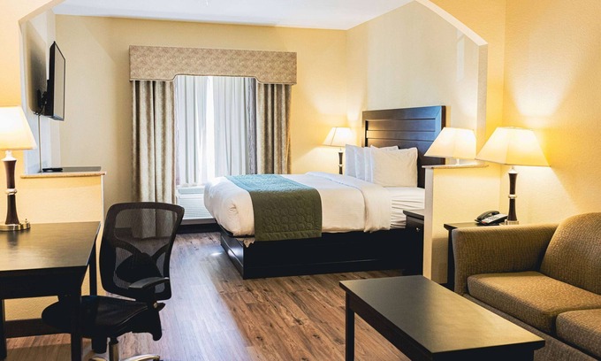 Tyler Hotel | Baymont by Wyndham Tyler