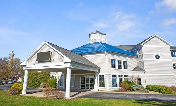 Put-in-Bay Hotel | BayShore #322