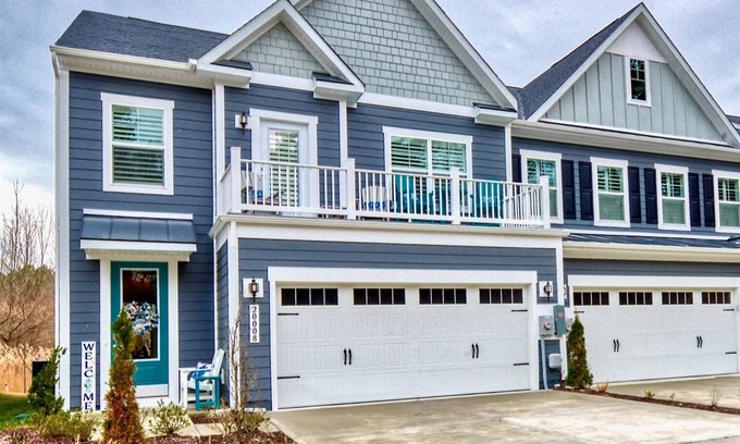 Bayside Villa | BAYSIDE * 5BR NEW LUXURY HOME * 4.5 Baths * 3 Master Suites * Sleeps 12 *