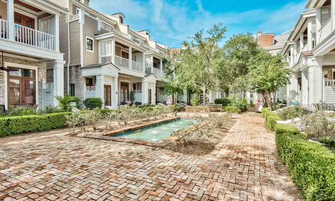 Baytowne Wharf Condo | Bayside Gated Resort ~ Chef's Kitchen ~ Private Patio
