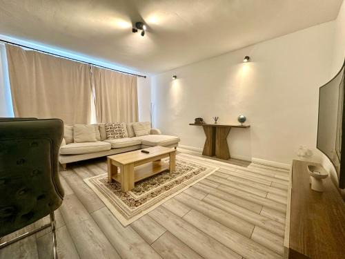 Bayswater Apartment | Bayswater Luxe Hyde Park 2BR Retreat