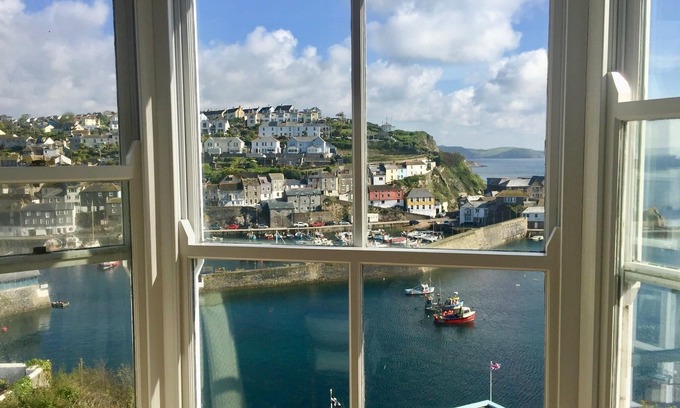 Mevagissey Cottage | Bayview Cottage - Breathtaking Harbour and Sea Views, with Complimentary Parking
