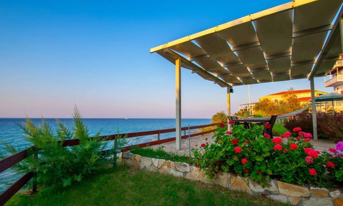 Amoudi Apartment | Baywatch 5 right on the water