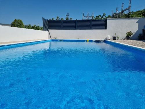 Hodbina Apartment | Bazen na dan Saray pool