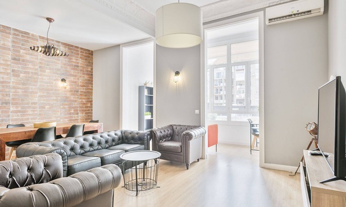 L'Antiga Esquerra de l'Eixample Apartment | BCN Central and quiet, 4 bedrooms, air conditioning, internet
