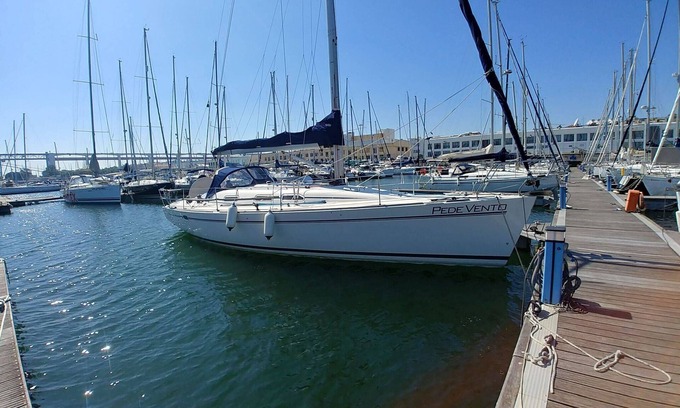 Lisbon Apartment | Be Local - Sleep aboard a sailing boat in Lisbon