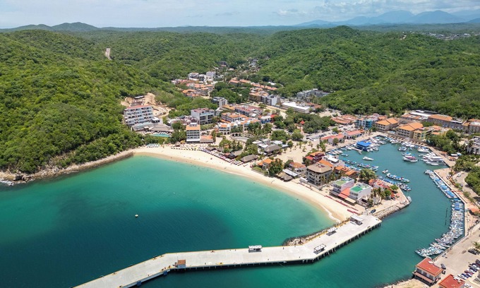 Santa Maria Huatulco Condo | Beachfront 1 Bedroom Condo at Santa Cruz Beach. Your Coastal Retreat Awaits!